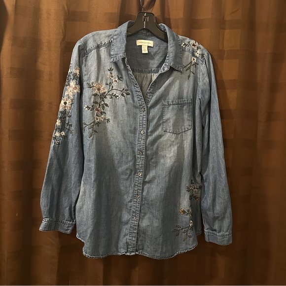 Vintage America Tops - VINTAGE X AMERICA BLUE Denim Embroidered Blouse size Large